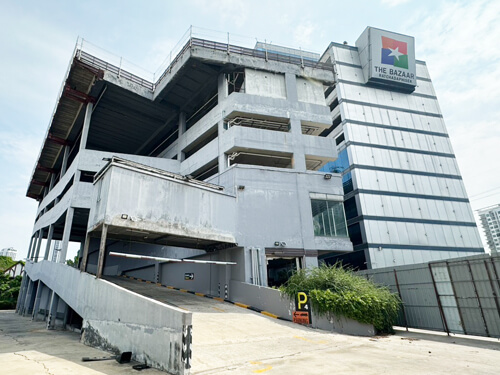 ทางเข้าที่จอดรถ APA Building