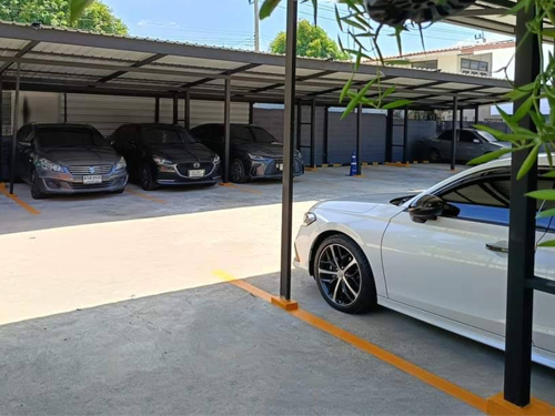 Bsmile Parking 1 ที่จอดรถใกล้สนามบินดอนเมือง เดินทางถึงสนามบิน ใน 7 นาที เหมาะสำหรับผู้ที่ต้องการจอดรถก่อนบิน หรือรับ-ส่งญาติและเพื่อนเดินทาง
