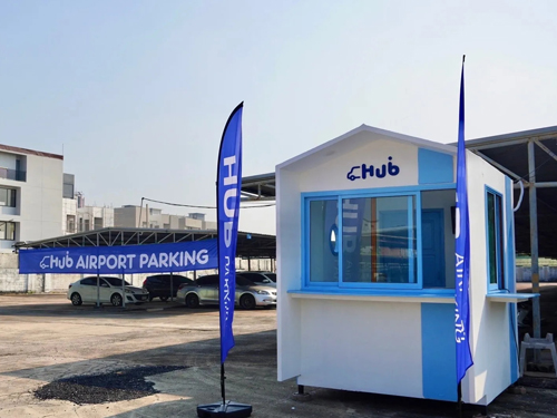 หน้าทางเข้า ที่จอดรถ Hub Airport Parking