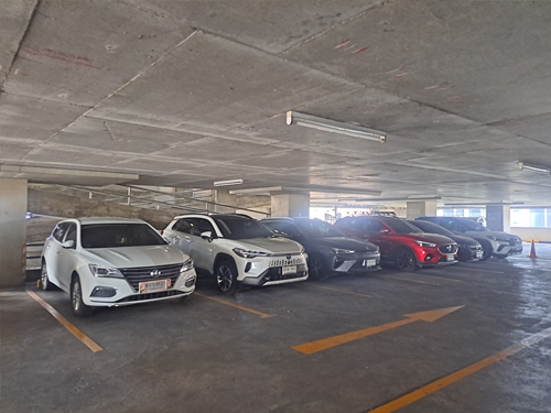 ภาพรวมที่จอดรถใน  อาคารเล้าเป้งง้วน 1 ย่านวิภาวดี รังสิต ใกล้สวนจตุจักร