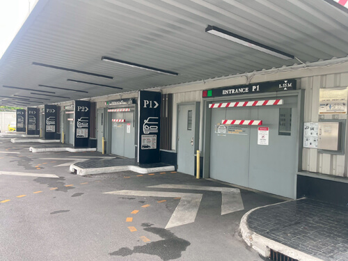 ทางเข้าที่จอดรถ Auto Parking โรงแรม Somerset เอกมัย